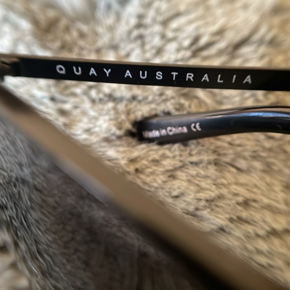 Quay Australia Dark Aviator Sunglasses - Picture 4 of 5